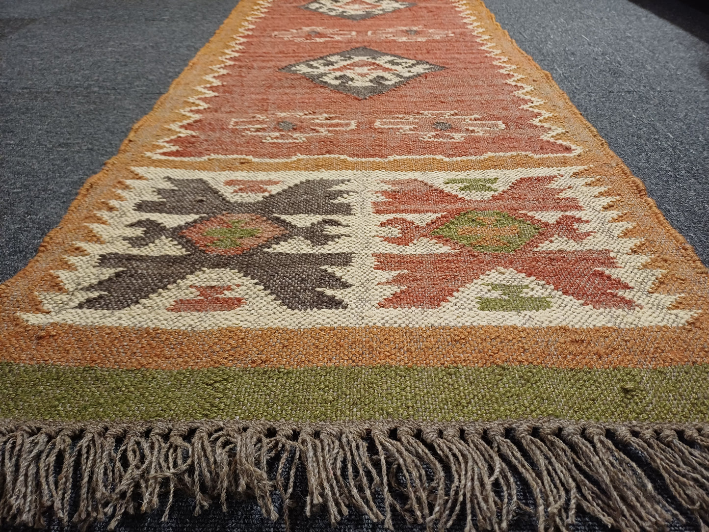 Jute Runner